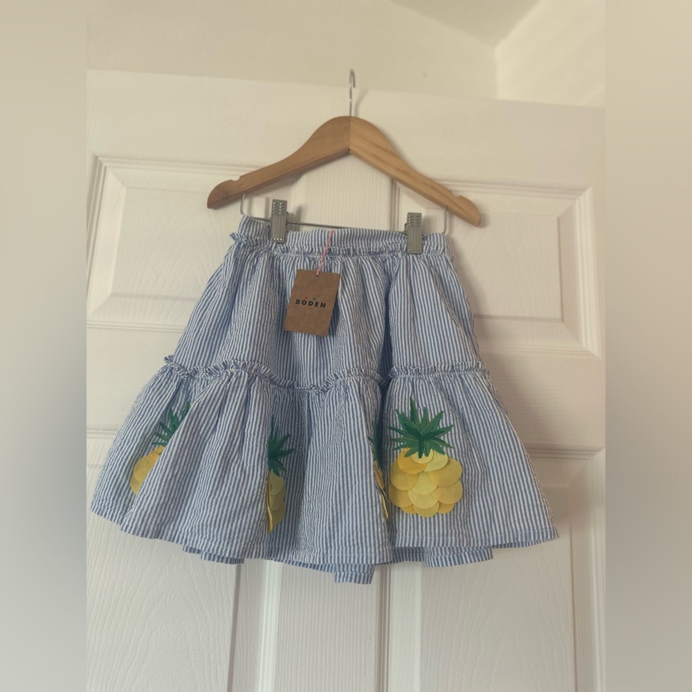 Mini Boden Pineapple Flutter Fruit Skirt NWT, Size 7-8 Y.